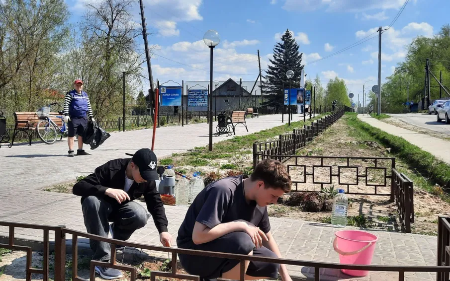 В Мурзицах навели порядок у памятника героям Великой Отечественной войны 1941 – 1945 гг.